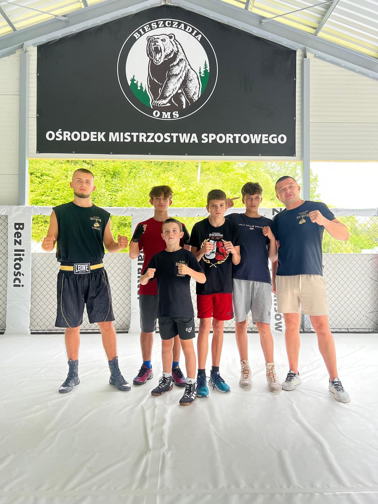Mlodzi zawodnicy sportow walki - grupa